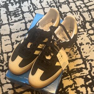 NEVER WORN Adidas Black and Cream Casual Shoes